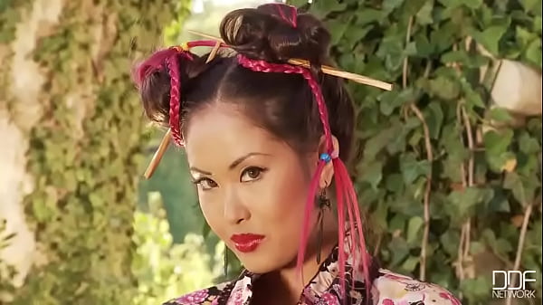 Exotic Vision of Femininity!