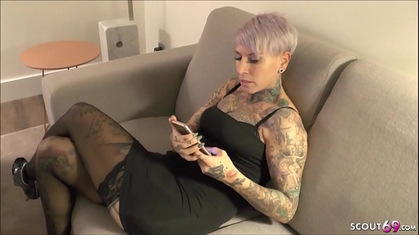 German MOM – TATTO GOTH MILF aus BERLIN von 2 Fluechtlingen gefickt