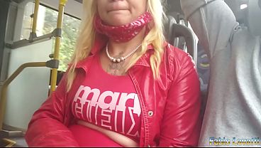 A safada me chupou no ônibus público