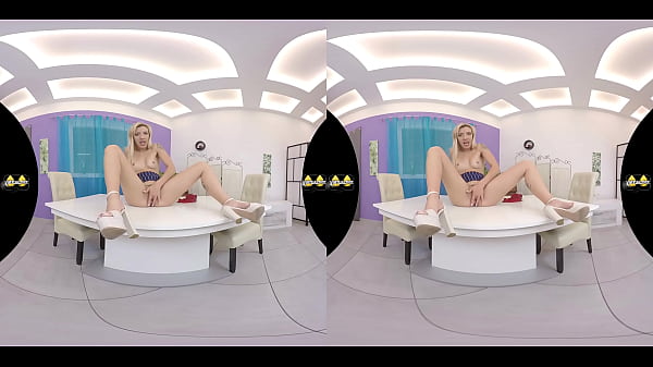 American babe piss in high heels – VR