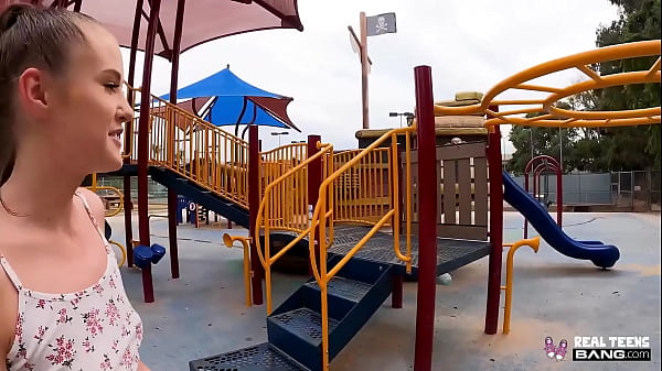 Real Teens – Brunette Teen Gives A Risky Blowjob In Public