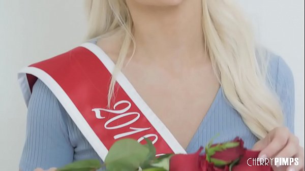 This blonde beauty shows us why she deserves her crown